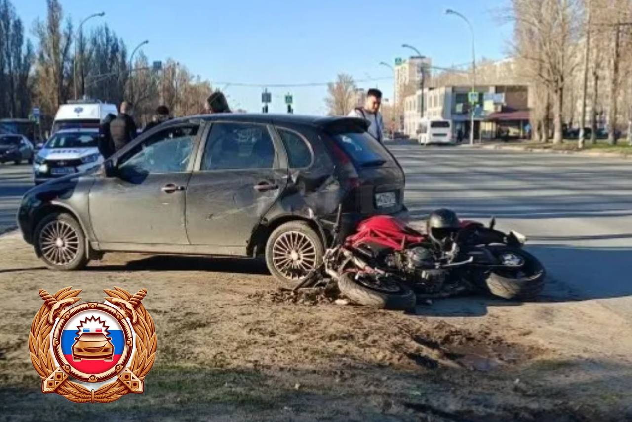 Полицейские работали на месте ДТП в городе Тольятти