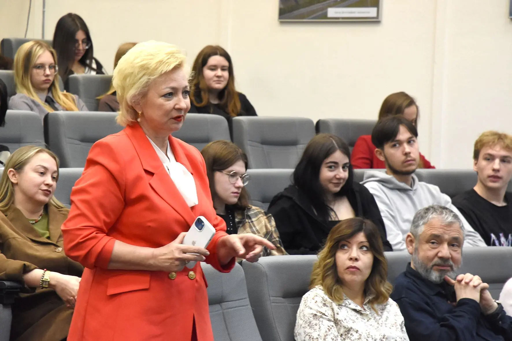 Уютный конференц-зал телекомпании «ЛАДА-МЕДИА» вновь стал центром притяжения Уютный конференц-зал телекомпании «ЛАДА-МЕДИА» вновь стал центром притяжения