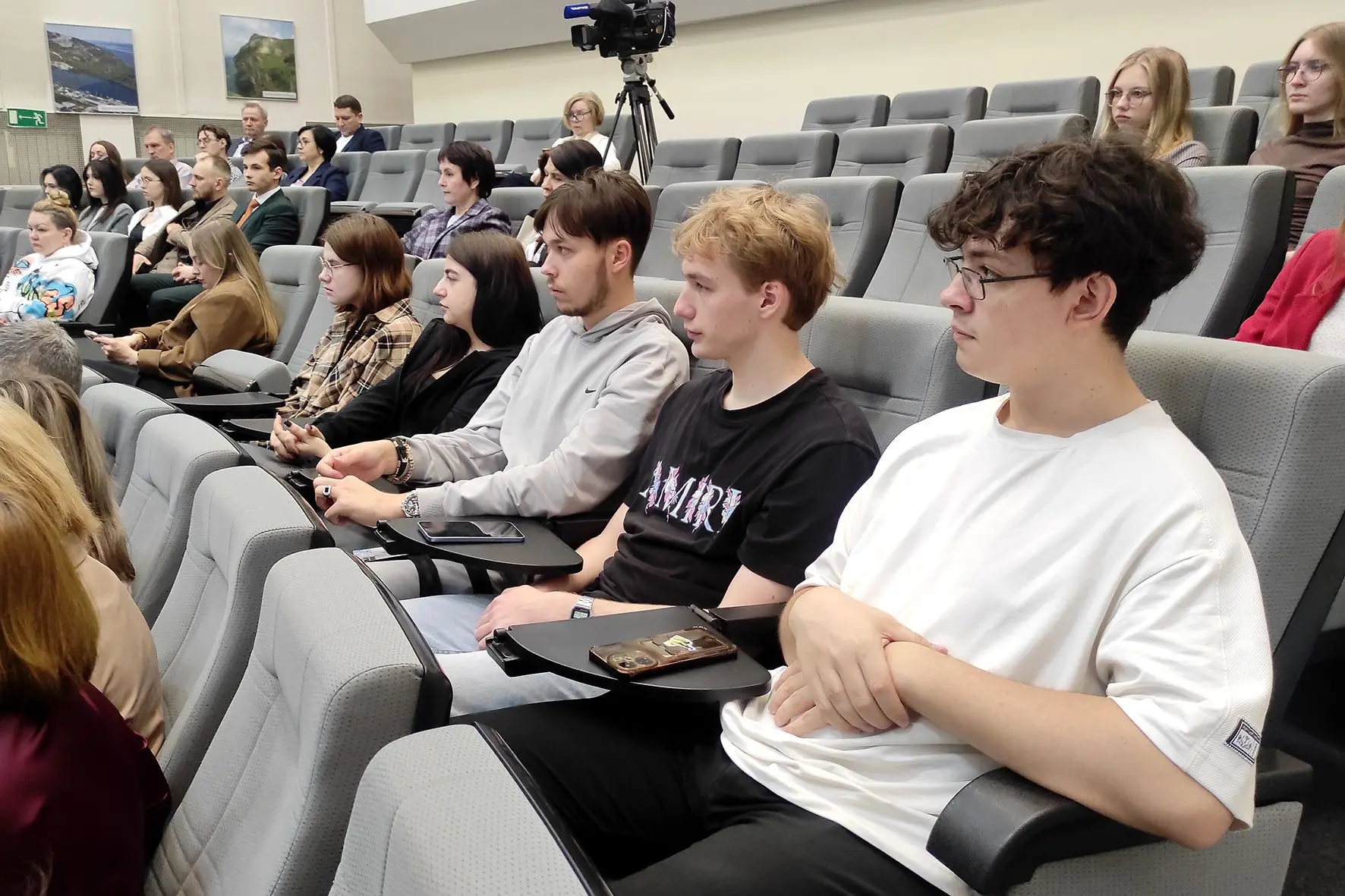 Уютный конференц-зал телекомпании «ЛАДА-МЕДИА» вновь стал центром притяжения Уютный конференц-зал телекомпании «ЛАДА-МЕДИА» вновь стал центром притяжения