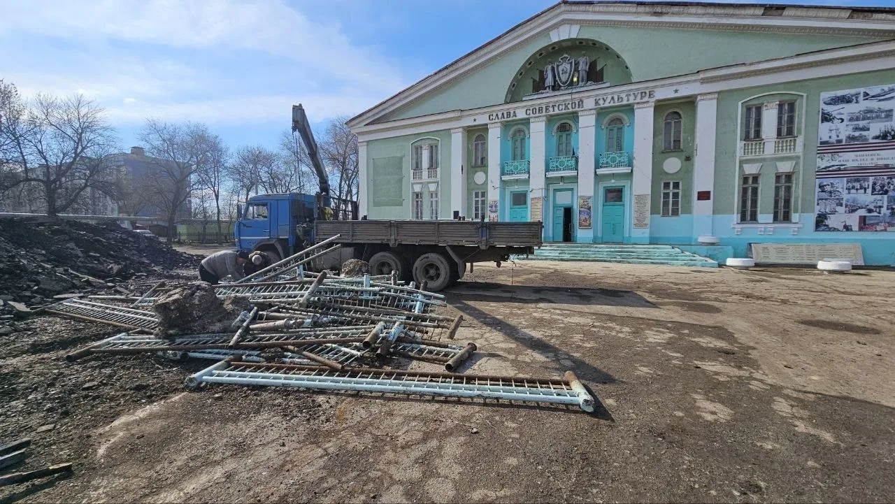 В Чапаевске приступили к благоустройству сквера у Дворца культуры имени Горького В Чапаевске приступили к благоустройству сквера у Дворца культуры имени Горького
