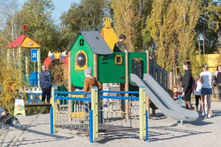 В 10 населенных пунктах Самарской области выявили небезопасные детские площадки
