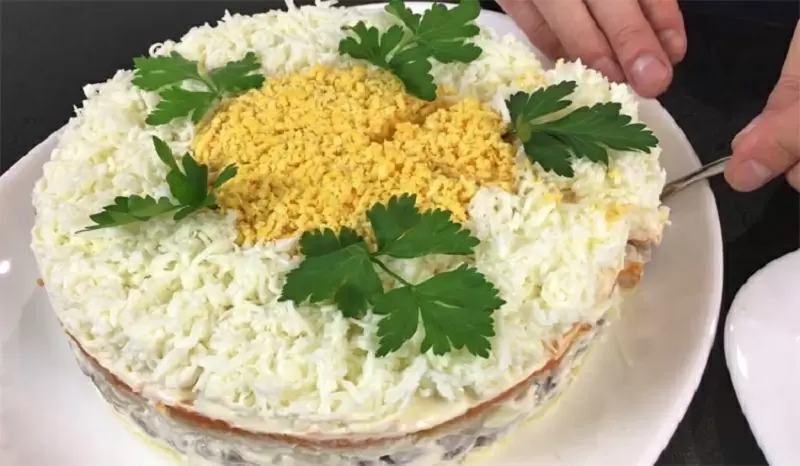 Салат «Баронесса»: как создать незабываемый новогодний вечер прямо у себя дома