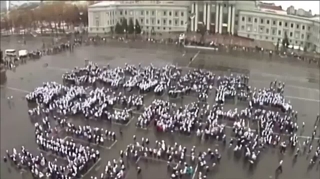 Прямо сейчас на площади Куйбышева идут последние приготовления к флешмобу «САМАРА. КОСМОС. 65»