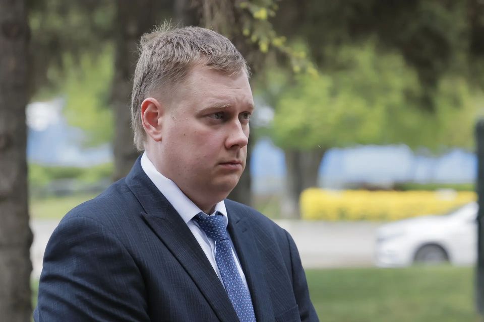 Вячеслав Федорищев: Сегодня работаю на площадке завода «Авиаагрегат» вместе с руководителями крупных промышленных предприятий, обеспечивающих обороноспособность страны, представителями областного правительства, администрации... Вячеслав Федорищев: Сегодня работаю на площадке завода «Авиаагрегат» вместе с руководителями крупных промышленных предприятий, обеспечивающих обороноспособность страны, представителями областного правительства, администрации...