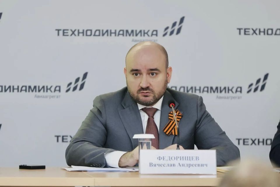 Вячеслав Федорищев: Сегодня работаю на площадке завода «Авиаагрегат» вместе с руководителями крупных промышленных предприятий, обеспечивающих обороноспособность страны, представителями областного правительства, администрации... Вячеслав Федорищев: Сегодня работаю на площадке завода «Авиаагрегат» вместе с руководителями крупных промышленных предприятий, обеспечивающих обороноспособность страны, представителями областного правительства, администрации...