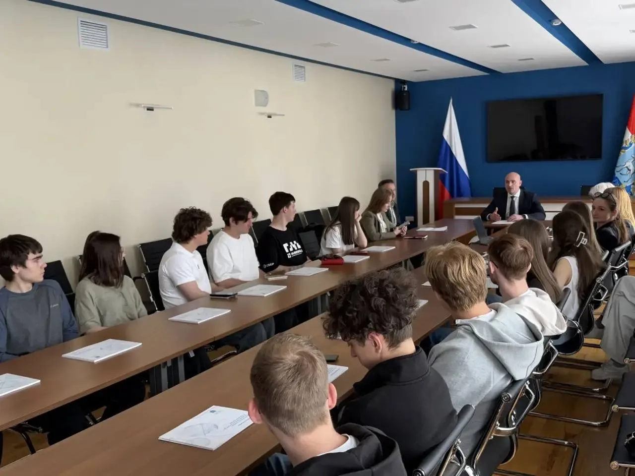 Павел Финк провел встречу со студентами Института экономики и управления Самарского университета им. Королёва Павел Финк провел встречу со студентами Института экономики и управления Самарского университета им. Королёва