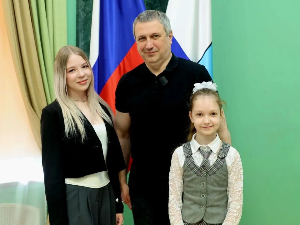 Иван Носков: Как и обещал, встретился с участниками проекта «ГИС-Дети» в рабочей обстановке, в своем кабинете Иван Носков: Как и обещал, встретился с участниками проекта «ГИС-Дети» в рабочей обстановке, в своем кабинете