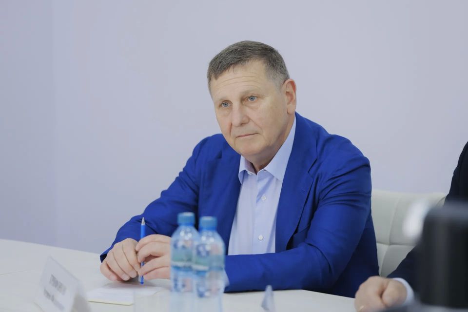 Вячеслав Федорищев: Оперативное совещание. Провел его в Октябрьске, где сегодня работал Вячеслав Федорищев: Оперативное совещание. Провел его в Октябрьске, где сегодня работал