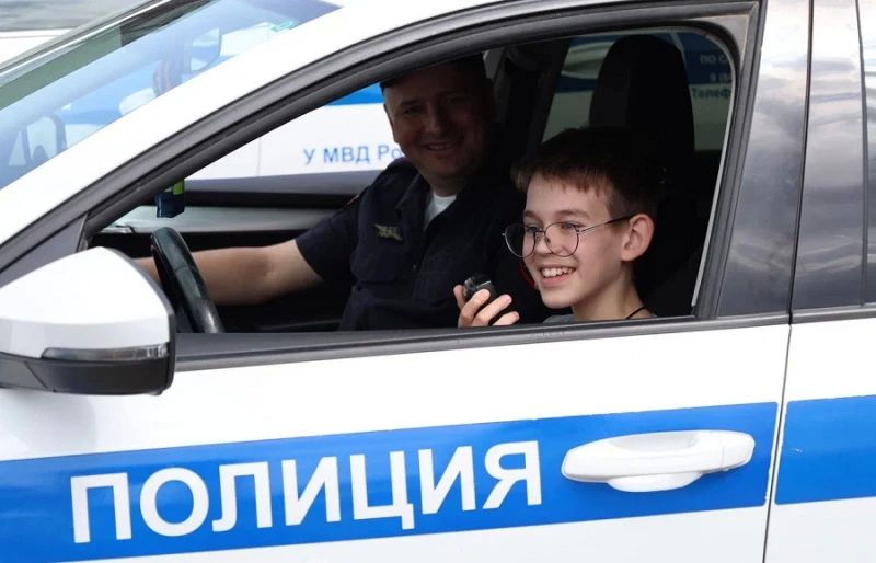 В Самаре полицейские и общественники провели для жителей и гостей региона профориентационное мероприятие В Самаре полицейские и общественники провели для жителей и гостей региона профориентационное мероприятие