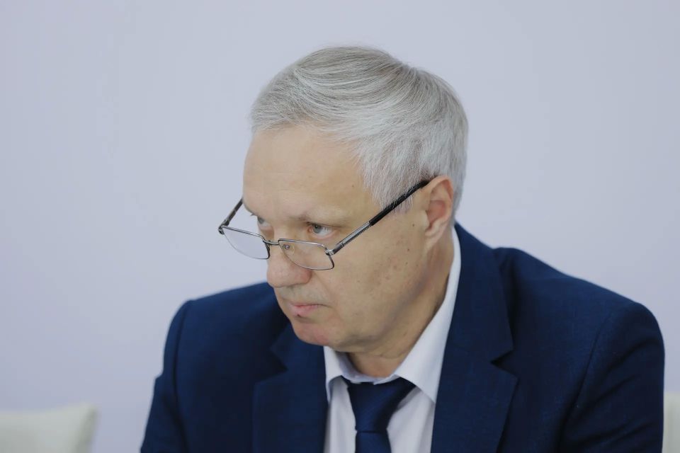 Вячеслав Федорищев: Оперативное совещание. Провел его в Октябрьске, где сегодня работал Вячеслав Федорищев: Оперативное совещание. Провел его в Октябрьске, где сегодня работал