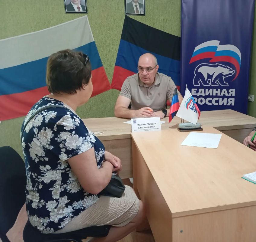 Сегодня, 21 мая 2026 года первый заместитель главы администрации городского округа Дебальцево Максим Вельма провел приём граждан в общественной приёмной г. Светлодарска Сегодня, 21 мая 2026 года первый заместитель главы администрации городского округа Дебальцево Максим Вельма провел приём граждан в общественной приёмной г. Светлодарска
