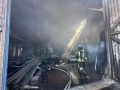 В Самаре пять часов тушили склад с древесиной
