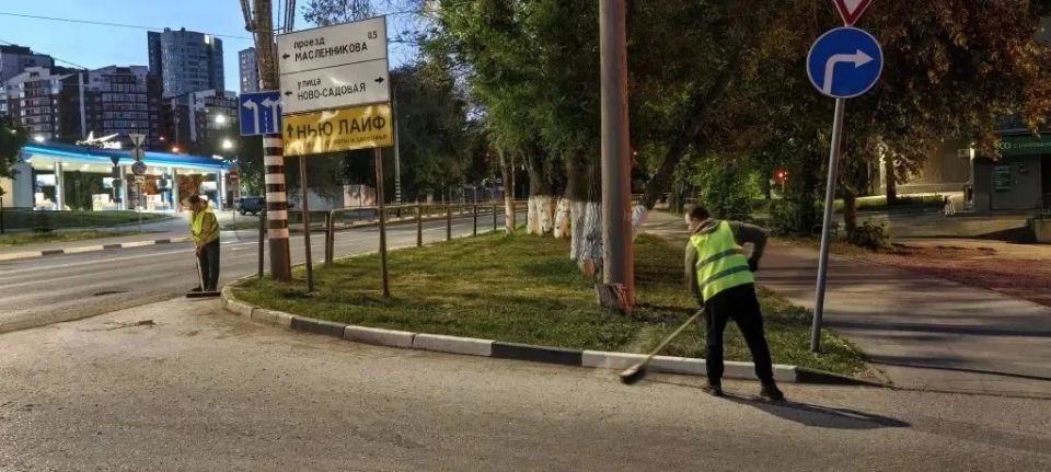 Утро начинается с чистоты. Пока мы спали, городские службы трудились, чтобы Самара стала еще чище и уютнее Утро начинается с чистоты. Пока мы спали, городские службы трудились, чтобы Самара стала еще чище и уютнее