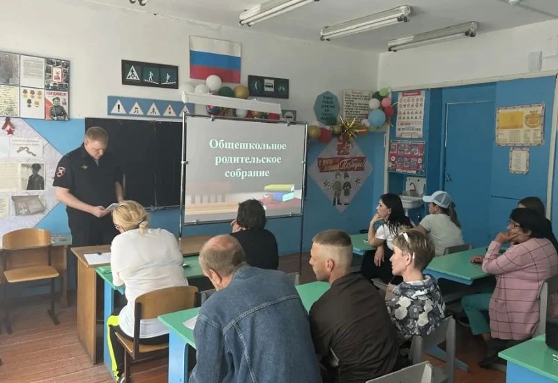 Сотрудники полиции Самарского региона приняли участие в родительских собраниях Сотрудники полиции Самарского региона приняли участие в родительских собраниях