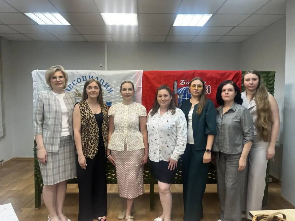 Сегодня Екатерина Колотовкина,член ОП РФ, руководитель КСВО по Самарской области, провела встречу в городе Отрадном, где за чашкой чая удалось неформально пообщаться с жёнами наших Героев Сегодня Екатерина Колотовкина,член ОП РФ, руководитель КСВО по Самарской области, провела встречу в городе Отрадном, где за чашкой чая удалось неформально пообщаться с жёнами наших Героев