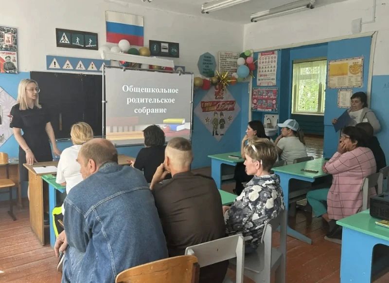 Сотрудники полиции Самарского региона приняли участие в родительских собраниях Сотрудники полиции Самарского региона приняли участие в родительских собраниях