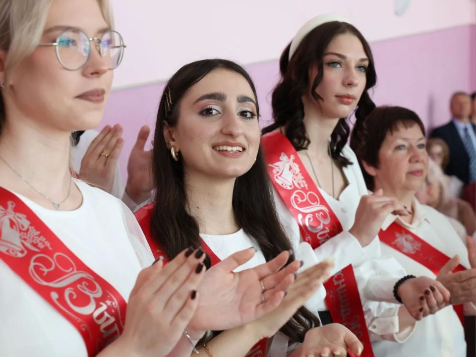 Иван Носков: Сегодня для тысяч самарских школьников прозвенел последний звонок Иван Носков: Сегодня для тысяч самарских школьников прозвенел последний звонок