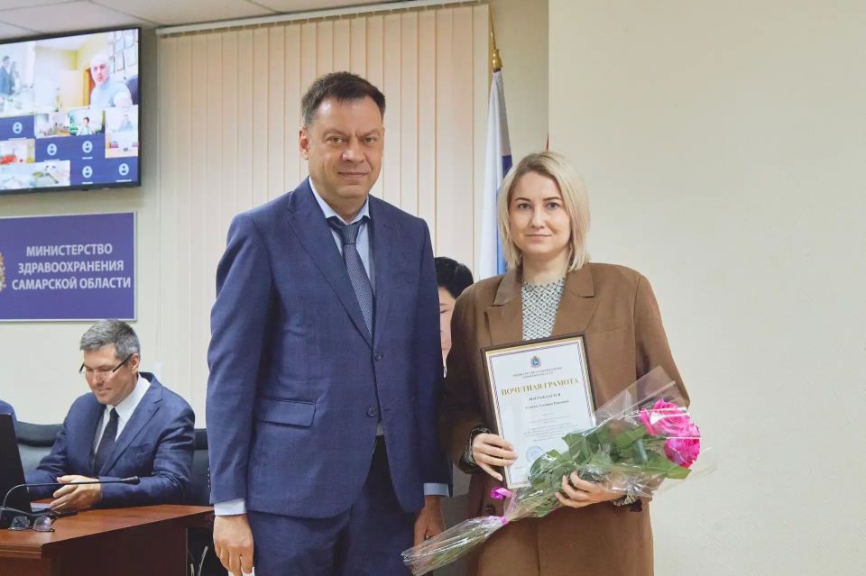 Андрей Орлов вручил отраслевые награды фармацевтическим работникам и поздравил их с профессиональным праздником Андрей Орлов вручил отраслевые награды фармацевтическим работникам и поздравил их с профессиональным праздником