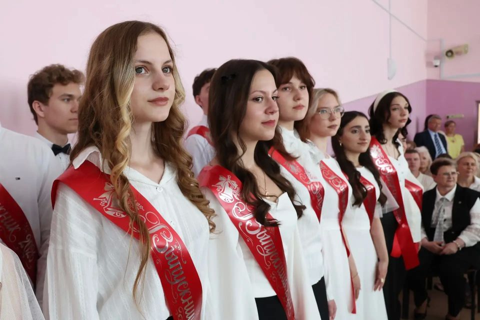 Последние звонки в Самаре прозвенели более чем для 4,4 тысяч выпускников школ Последние звонки в Самаре прозвенели более чем для 4,4 тысяч выпускников школ