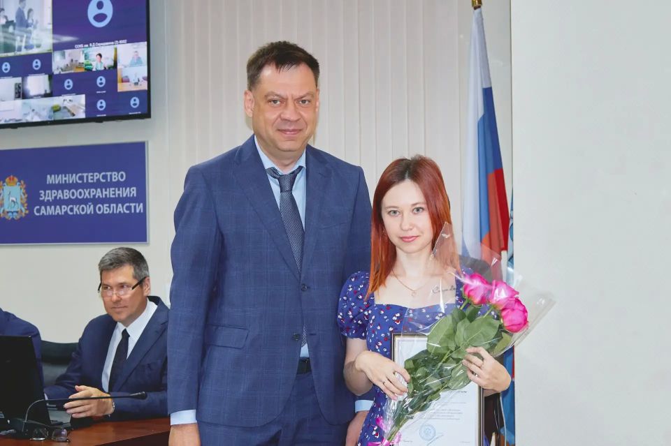 Андрей Орлов вручил отраслевые награды фармацевтическим работникам и поздравил их с профессиональным праздником Андрей Орлов вручил отраслевые награды фармацевтическим работникам и поздравил их с профессиональным праздником