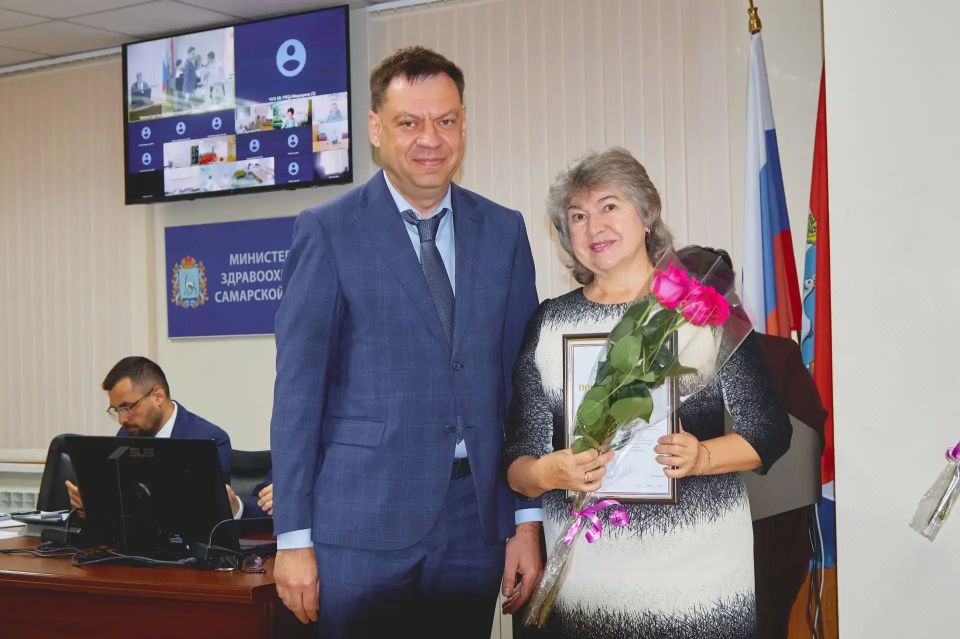 Андрей Орлов вручил отраслевые награды фармацевтическим работникам и поздравил их с профессиональным праздником Андрей Орлов вручил отраслевые награды фармацевтическим работникам и поздравил их с профессиональным праздником