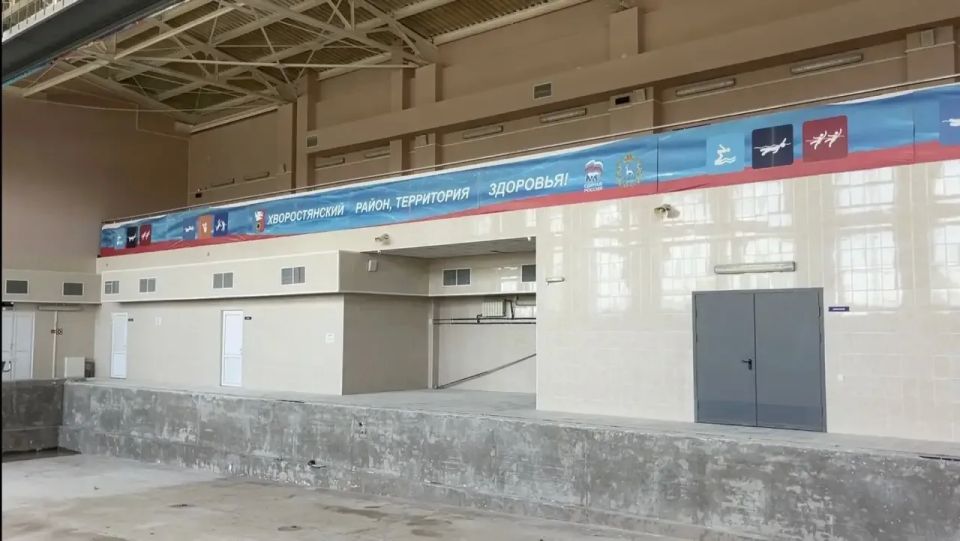 В ФОКе «Виктория» в селе Хворостянка проходит капитальный ремонт крыши и чаши бассейна В ФОКе «Виктория» в селе Хворостянка проходит капитальный ремонт крыши и чаши бассейна