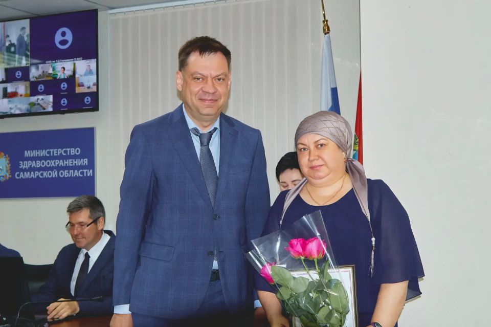 Андрей Орлов вручил отраслевые награды фармацевтическим работникам и поздравил их с профессиональным праздником Андрей Орлов вручил отраслевые награды фармацевтическим работникам и поздравил их с профессиональным праздником