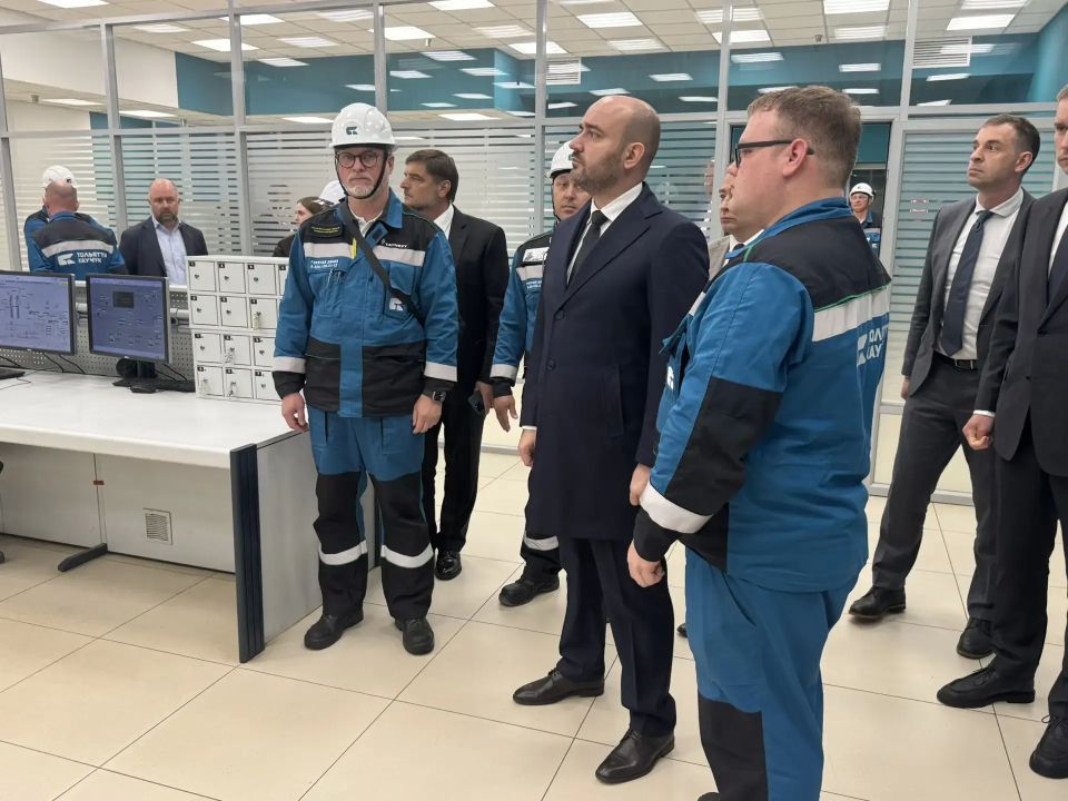 В преддверии Дня химика губернатор Самарской области Вячеслав Федорищев посещает завод «Тольяттикаучук»