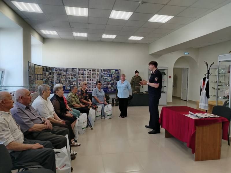 В Самарском регионе сотрудники полиции и общественники напомнили местным жителям, как защититься от злоумышленников
