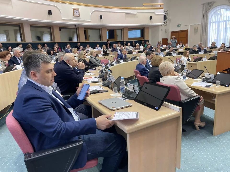 В эти минуты в стенах Самарской губернской думы проходит конференция «Современный университет: роль в подготовке конкурентоспособных профессионалов и развитие человеческого капитала» В эти минуты в стенах Самарской губернской думы проходит конференция «Современный университет: роль в подготовке конкурентоспособных профессионалов и развитие человеческого капитала»
