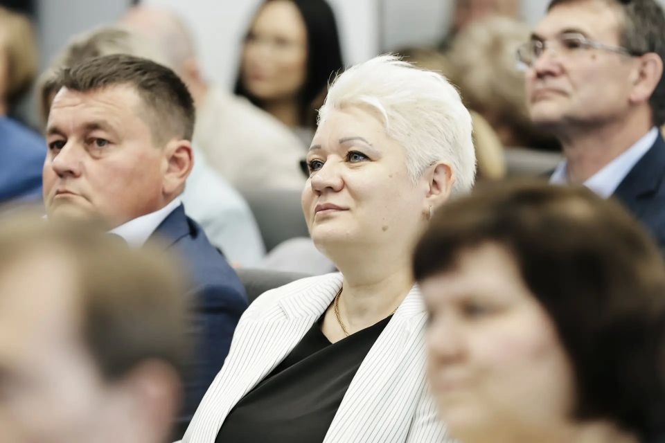 Вячеслав Федорищев: Сегодня в Самаре на площадке Дворца спорта им. В. С. Высоцкого открылся региональный бизнес-форум «Мой бизнес 63. Время героев» Вячеслав Федорищев: Сегодня в Самаре на площадке Дворца спорта им. В. С. Высоцкого открылся региональный бизнес-форум «Мой бизнес 63. Время героев»