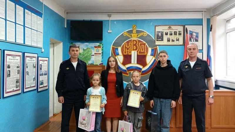 В Самарской области сотрудники полиции и общественники наградили победителей регионального этапа Всероссийского конкурса детского творчества «Полицейский Дядя Степа» В Самарской области сотрудники полиции и общественники наградили победителей регионального этапа Всероссийского конкурса детского творчества «Полицейский Дядя Степа»