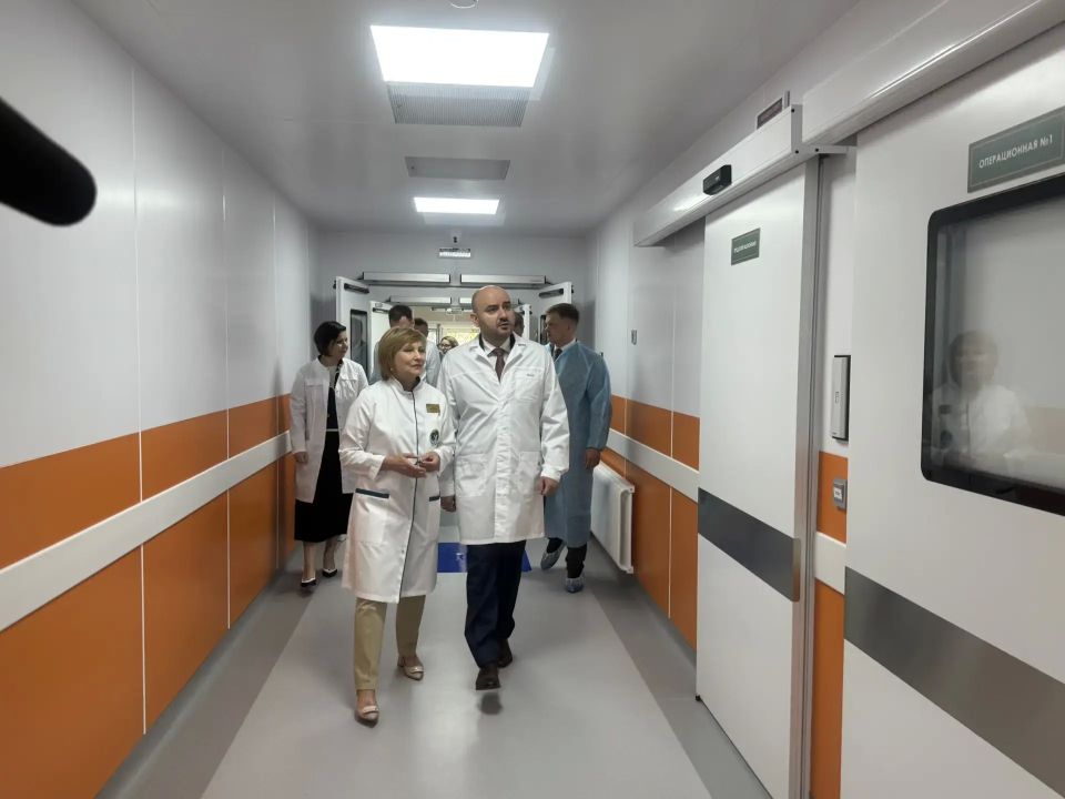 Вячеслав Федорищев приехал в Самарскую областную детскую клиническую больницу имени Н.Н. Ивановой, где открылся новый операционно-реанимационный модульный корпус Вячеслав Федорищев приехал в Самарскую областную детскую клиническую больницу имени Н.Н. Ивановой, где открылся новый операционно-реанимационный модульный корпус