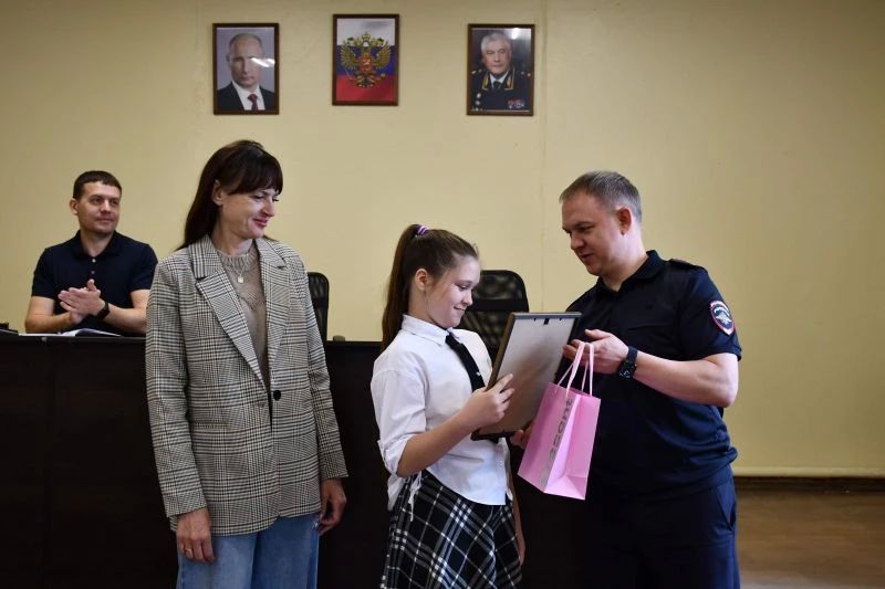 В Самарской области сотрудники полиции и общественники наградили победителей регионального этапа Всероссийского конкурса детского творчества «Полицейский Дядя Степа» В Самарской области сотрудники полиции и общественники наградили победителей регионального этапа Всероссийского конкурса детского творчества «Полицейский Дядя Степа»