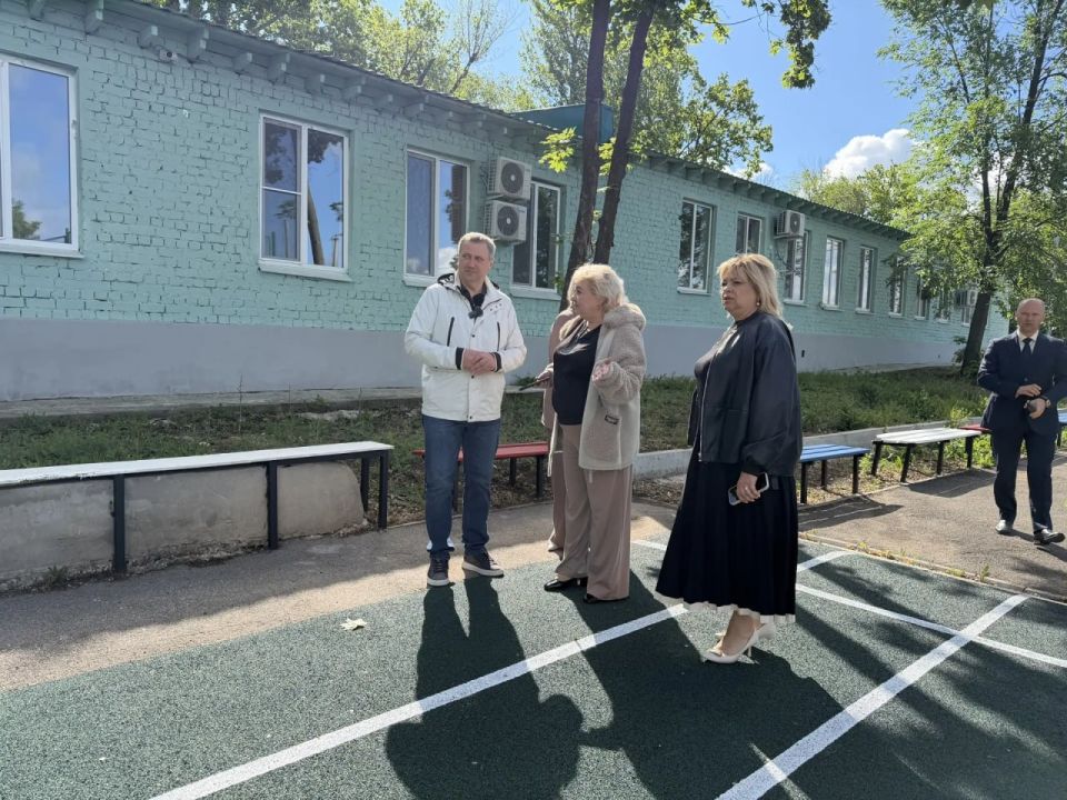 Иван Носков оценивает готовность к открытию перед первой сменой лагеря «Волжский Артек»