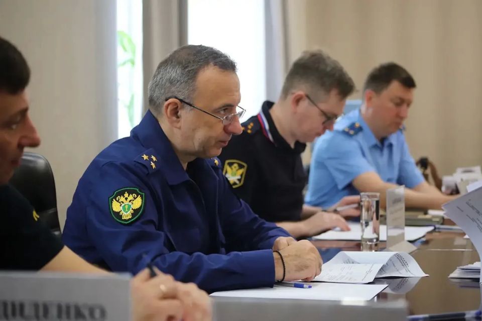 На базе прокуратуры города Самары состоялся личный прием граждан, который провел первый заместитель прокурора Самарской области Игорь Харитонов