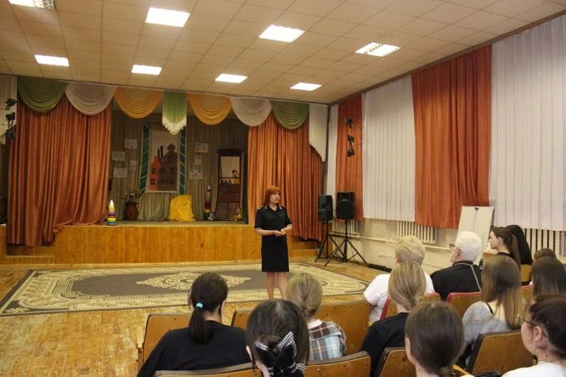 В Самарской области полицейские и общественники провели профилактическую беседу со студентами колледжа В Самарской области полицейские и общественники провели профилактическую беседу со студентами колледжа