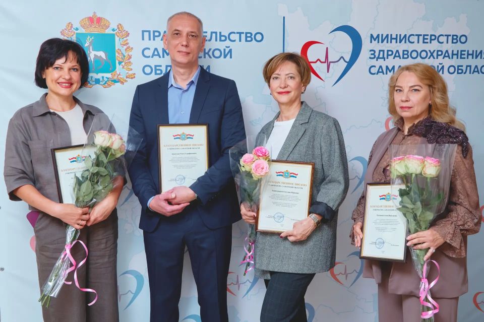 Андрей Орлов вручил отраслевые награды сотрудникам министерства и представителям учреждений здравоохранения Андрей Орлов вручил отраслевые награды сотрудникам министерства и представителям учреждений здравоохранения
