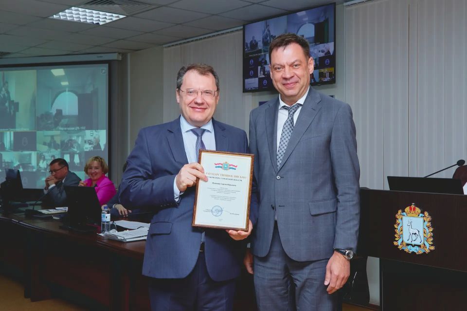 Андрей Орлов вручил отраслевые награды сотрудникам министерства и представителям учреждений здравоохранения Андрей Орлов вручил отраслевые награды сотрудникам министерства и представителям учреждений здравоохранения