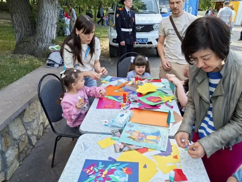 Фестиваль в самом разгаре! На нашей площадке вы можете поучаствовать в творческом мастер-классе под руководством опытных педагогов и почувствовать себя настоящими художниками