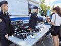 Сотрудники экспертнокриминалистического центра областного главка полиции делятся с посетителями секретами своей профессии