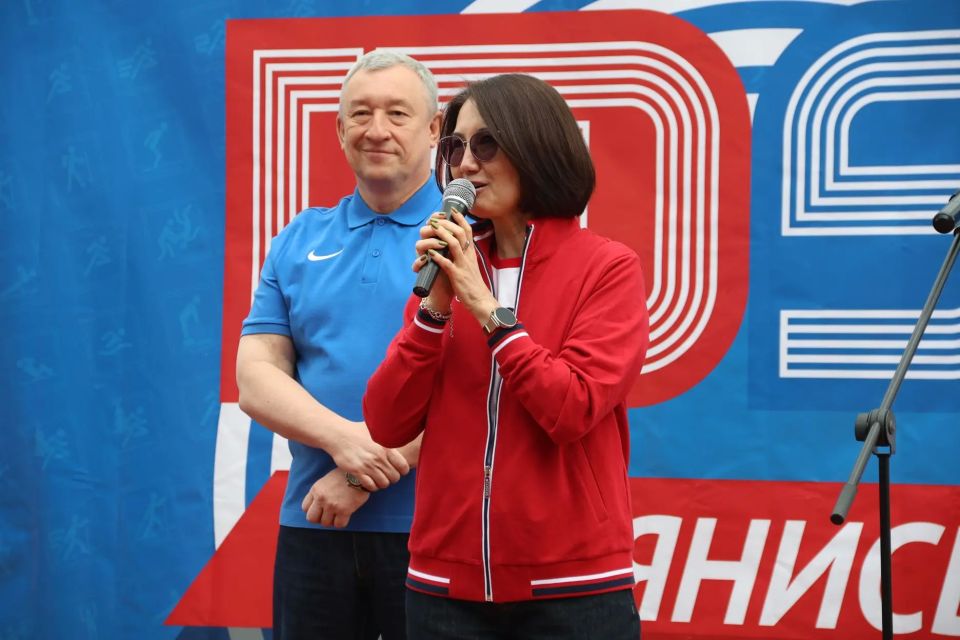 Семья Глушковых из Сергиевского района стала победителем областного фестиваля ГТО Семья Глушковых из Сергиевского района стала победителем областного фестиваля ГТО