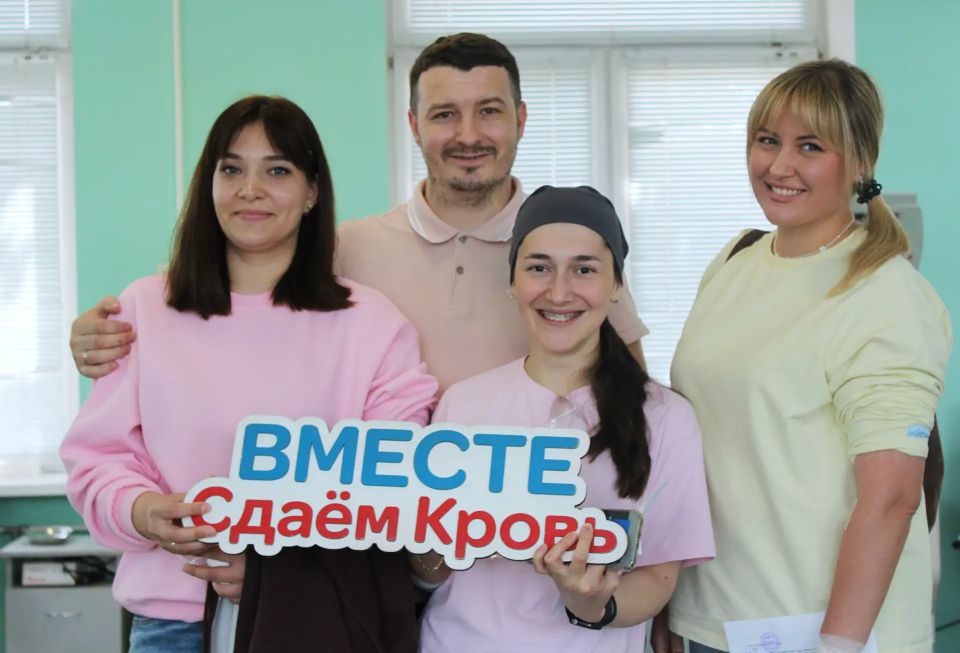 Доноры в белых халатах: медработники детской инфекционной больницы сдали кровь Доноры в белых халатах: медработники детской инфекционной больницы сдали кровь