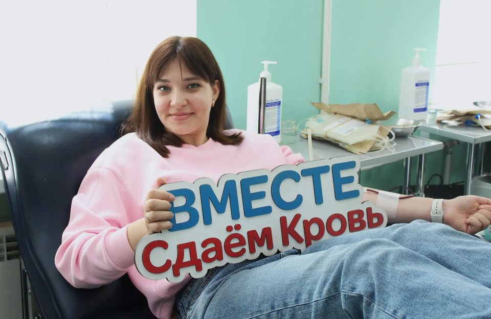 Доноры в белых халатах: медработники детской инфекционной больницы сдали кровь Доноры в белых халатах: медработники детской инфекционной больницы сдали кровь