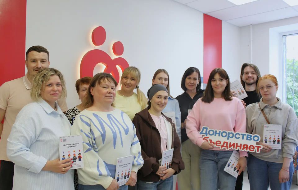 Доноры в белых халатах: медработники детской инфекционной больницы сдали кровь Доноры в белых халатах: медработники детской инфекционной больницы сдали кровь