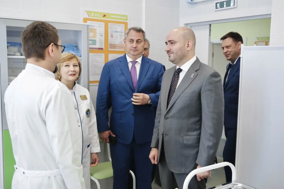 Губернатор Вячеслав Федорищев посетил новую детскую поликлинику на ул. Панова Губернатор Вячеслав Федорищев посетил новую детскую поликлинику на ул. Панова