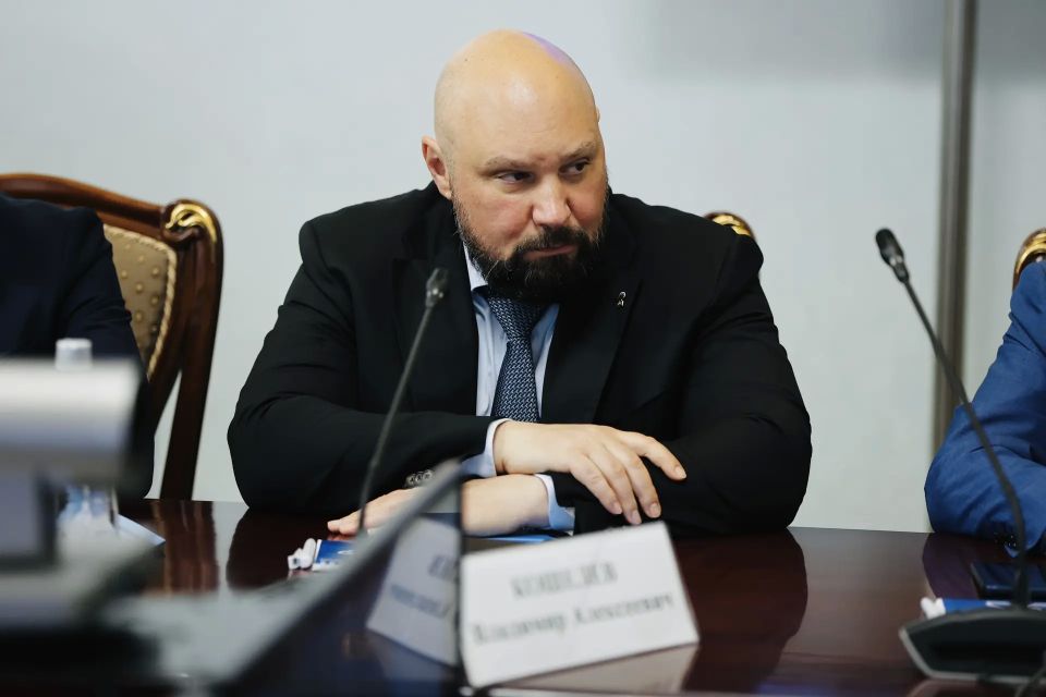 Вячеслав Федорищев: Провел заседание Регионального организационного комитета по проведению предварительного голосования «Единой России» Вячеслав Федорищев: Провел заседание Регионального организационного комитета по проведению предварительного голосования «Единой России»