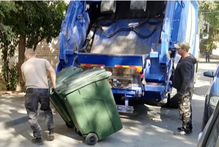 Самарцам напомнили о долгах за вывоз мусора