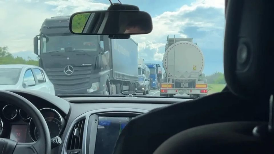 Дорожный коллапс на трассе М-5: под Самарой из-за ремонта выросла гигантская пробка Дорожный коллапс на трассе М-5: под Самарой из-за ремонта выросла гигантская пробка