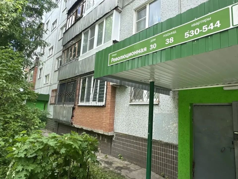 Самый длинный дом Тольятти: как живется в «китайской стене» на ул. Революционной, 30? Самый длинный дом Тольятти: как живется в «китайской стене» на ул. Революционной, 30?